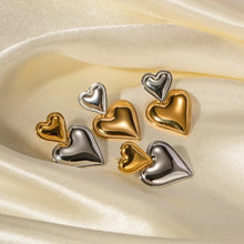 Φόρτωσε την φωτογραφία στο Gallery viewer, Ατσάλινα σκουλαρίκια καρδιές, καρφάκι, σε χρυσό-ασημί 16022412