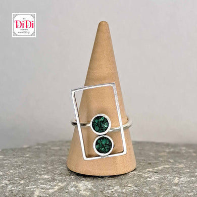 Δαχτυλίδι ορειχάλκινο με πράσινες ημιπολύτιμες πέτρες, σε ασημί 2306235