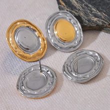 Φόρτωσε την φωτογραφία στο Gallery viewer, Ατσάλινα σκουλαρίκια καρφάκι, οβάλ δίχρωμο, σε κίτρινο χρυσό - ασημί 13032419G