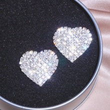 Φόρτωσε την φωτογραφία στο Gallery viewer, Σκουλαρίκια καρδιές 2,5cm, με λευκό κρύσταλλο, σε ασημί