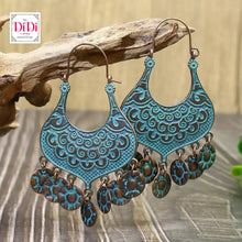 Φόρτωσε την φωτογραφία στο Gallery viewer, Σκουλαρίκια boho σε απόχρωση πατίνας με κρεμαστά φλουριά