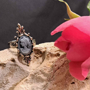 Δαχτυλίδι καμέο ρυθμιζόμενο, γκρι φόντο - γκρι γυναικεία φιγούρα, ασημί 1805232