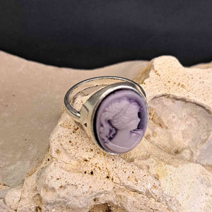 Δαχτυλίδι καμέο, μοβ φόντο και γυναικεία φιγούρα, ασημί 1805235