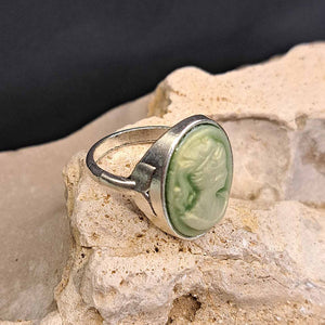 Δαχτυλίδι καμέο, πράσινο φόντο και γυναικεία φιγούρα, ασημί 1805237