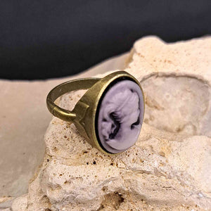 Δαχτυλίδι καμέο, μοβ φόντο και γυναικεία φιγούρα, μπρονζέ αντικέ 1805236