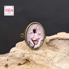 Φόρτωσε την φωτογραφία στο Gallery viewer, Δαχτυλίδι, γυάλινος θολος, με ροζ τριαντάφυλλα, σε μπρονζέ αντικέ 18052310