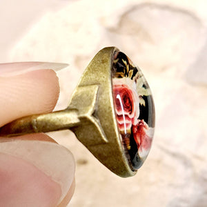 Δαχτυλίδι, γυάλινος θολος, με κόκκινα τριαντάφυλλα, σε μπρονζέ αντικέ 1805239