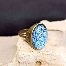 Φόρτωσε την φωτογραφία στο Gallery viewer, Δαχτυλίδι, γυάλινος θολος, με μπλε φλοράλ1, σε μπρονζέ αντικέ 18052312