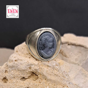 Δαχτυλίδι καμέο, μαύρο φόντο - γκρι γυναικεία φιγούρα, ασημί 18052317