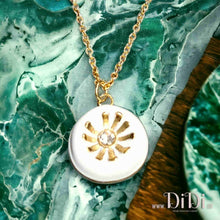 Φόρτωσε την φωτογραφία στο Gallery viewer, Ατσάλινο κολιέ με λευκό σμάλτο, σε κίτρινο χρυσό