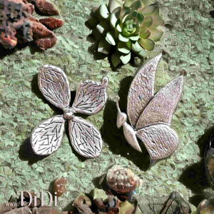 Σκουλαρίκια χειροποίητα ορειχάλκινα, λουλούδι και πεταλούδα, σε ασημί αντικέ