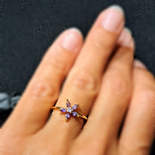 Φόρτωσε την φωτογραφία στο Gallery viewer, Δαχτυλίδι χάλκινο επιχρυσωμένο, με σχέδιο λουλούδι μοβ