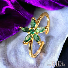 Φόρτωσε την φωτογραφία στο Gallery viewer, Δαχτυλίδι χάλκινο επιχρυσωμένο, με σχέδιο λουλούδι πράσινο