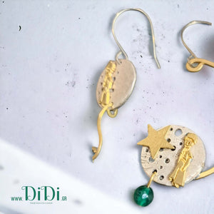 Σκουλαρίκια χειροποίητα ορειχάλκινα, κρεμαστά μικρός Πρίγκηπας, σε χρυσό & ασημί αντικέ / πράσινο