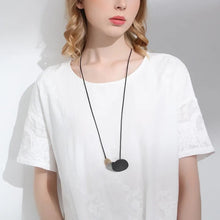 Φόρτωσε την φωτογραφία στο Gallery viewer, Κολιέ μακρύ με μεταλλικά στοιχεία σε ασημί-ανθρακί-χρυσο αντικέ, με μαύρο κορδόνι 09032414