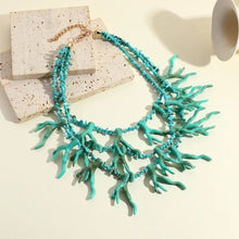 Φόρτωσε την φωτογραφία στο Gallery viewer, Κολιέ τριπλό, με ακριλικές χάντρες κοραλλιού, τιρκουάζ, 22072412