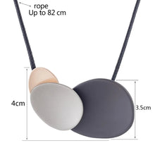 Φόρτωσε την φωτογραφία στο Gallery viewer, Κολιέ μακρύ με μεταλλικά στοιχεία σε ασημί-ανθρακί-χρυσο αντικέ, με μαύρο κορδόνι 09032414