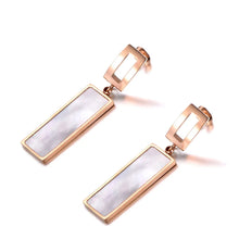 Φόρτωσε την φωτογραφία στο Gallery viewer, Ατσάλινα σκουλαρίκια καρφάκι στενόμακρο λευκό φίλντισι, σε ροζ χρυσό