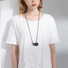 Φόρτωσε την φωτογραφία στο Gallery viewer, Κολιέ μακρύ με μεταλλικά στοιχεία σε ασημί-ανθρακί-χρυσο αντικέ, με μαύρο κορδόνι 09032414