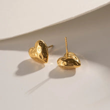 Φόρτωσε την φωτογραφία στο Gallery viewer, Ατσάλινα σκουλαρίκια μικρές καρδιές, καρφάκι, σε κίτρινο χρυσό 2902241