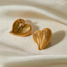 Φόρτωσε την φωτογραφία στο Gallery viewer, Ατσάλινα σκουλαρίκια καρφάκι, μεγάλη καρδιά, σε κίτρινο χρυσό 01032412