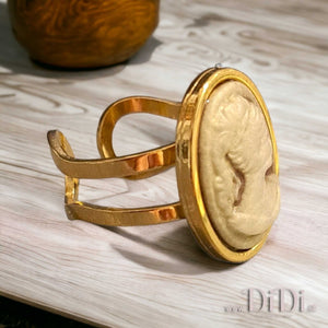 Δαχτυλίδι ατσάλινο καμέο 13mm x 18mm, μπεζ γυναικεία φιγούρα, κίτρινο χρυσό