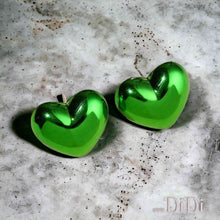 Φόρτωσε την φωτογραφία στο Gallery viewer, Σκουλαρίκια καρφάκι, καρδιές πράσινες 21mm