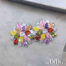 Φόρτωσε την φωτογραφία στο Gallery viewer, Σκουλαρίκια τύπου λουλούδι με πολύχρωμα κρύσταλλα, 28032421