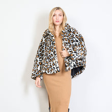 Φόρτωσε την φωτογραφία στο Gallery viewer, Γούνα oversized leopard pattern, λευκό