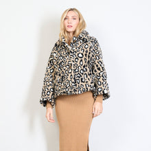 Φόρτωσε την φωτογραφία στο Gallery viewer, Γούνα oversized leopard pattern, μπεζ