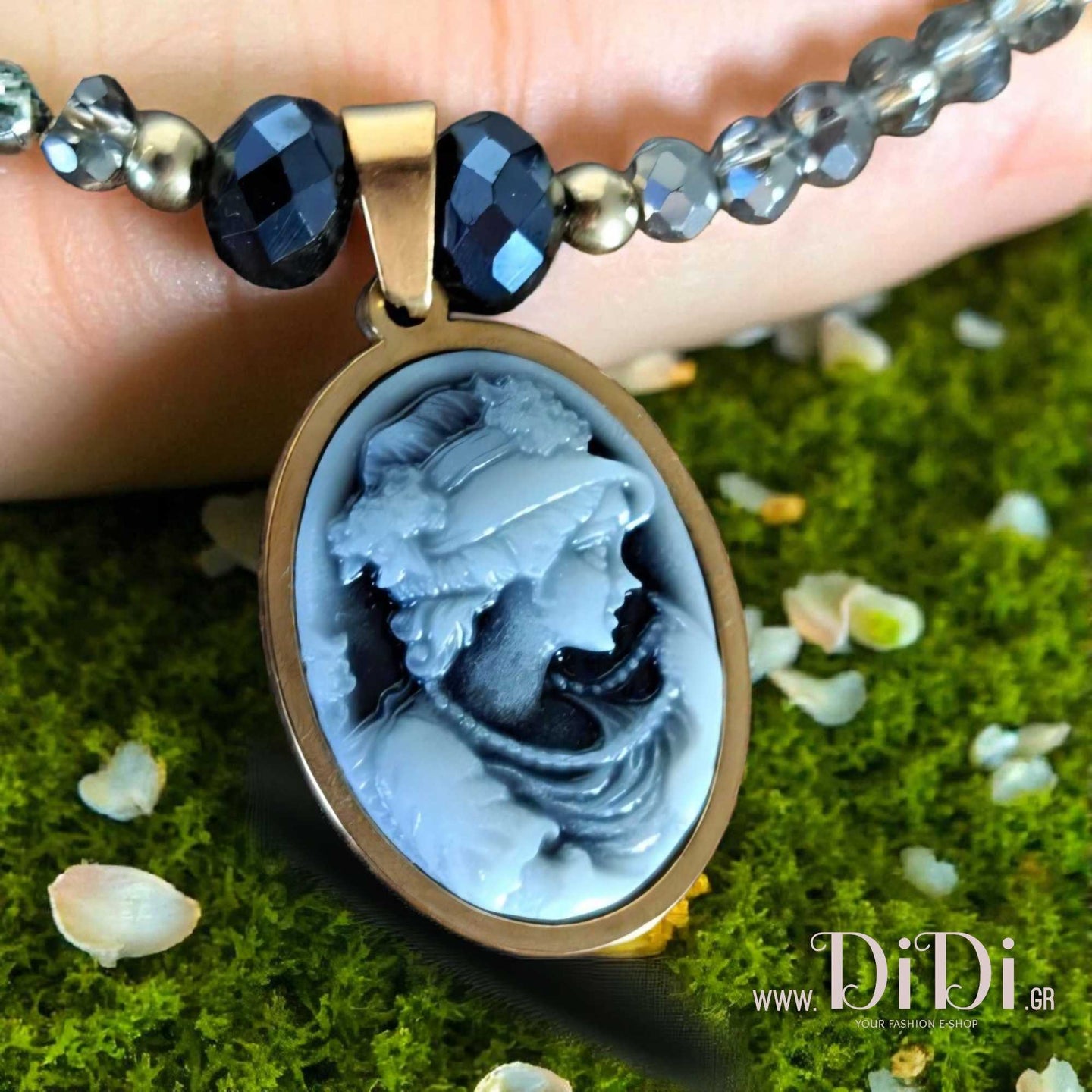 Κολιέ ατσάλινο με γυάλινες πέρλες & κρύσταλλα, στοιχείο ατσάλινο με μαύρο καμέο 1,8cm x 2,5cm, σε κίτρινο χρυσό, 1910255