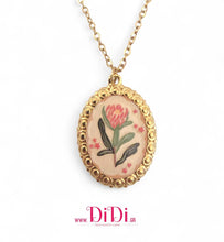 Φόρτωσε την φωτογραφία στο Gallery viewer, Κολιέ ατσάλινο με ζωγραφιά σμάλτου, σε κίτρινο χρυσό, 0303266