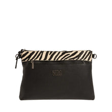 Φόρτωσε την φωτογραφία στο Gallery viewer, Τσάντα ώμου και χιαστί με ζεβρέ λεπτομέρεια, μαύρη, 24263