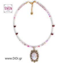 Φόρτωσε την φωτογραφία στο Gallery viewer, Κολιέ ατσάλινο με γυάλινες πέρλες, στοιχείο zinc, ροζ καμέο 1,8cm x 2,5cm, σε αντικέ χρυσό, 1610256