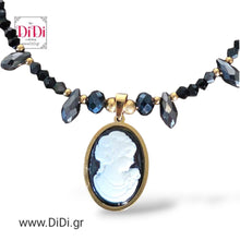 Φόρτωσε την φωτογραφία στο Gallery viewer, Κολιέ ατσάλινο με γυάλινες πέρλες &amp; κρύσταλλα, στοιχείο ατσάλινο με μαύρο καμέο 1,8cm x 2,5cm, σε κίτρινο χρυσό, 1910254