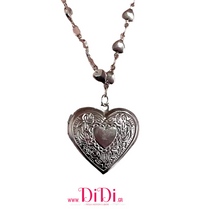 Φόρτωσε την φωτογραφία στο Gallery viewer, Κολιέ ατσάλινο μενταγιόν, καρδιά ασημί με ανάγλυφη καρδιά και αλυσίδα με καρδιές, 1612251