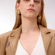 Φόρτωσε την φωτογραφία στο Gallery viewer, Σκουλαρίκια ατσάλινα καρφάκι λουλούδι με στας, σε κίτρινο χρυσό, 21112512