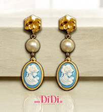 Φόρτωσε την φωτογραφία στο Gallery viewer, Σκουλαρίκια ατσάλινα καμέο (Cameo) γαλάζιο με γυάλινη πέρλα, 18mm x 13mm, σε κίτρινο χρυσό, 2910254