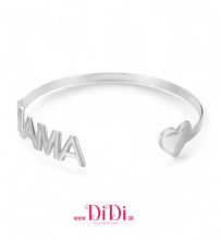 Φόρτωσε την φωτογραφία στο Gallery viewer, Βραχιόλι ατσάλινο σταθερή βέργα οβάλ με λέξη "μαμά", σε ασημί, 28042621S