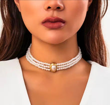 Φόρτωσε την φωτογραφία στο Gallery viewer, Κολιέ τσόκερ με πέρλες λευκές 6mm, σε κίτρινο χρυσό, 2011253