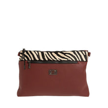 Φόρτωσε την φωτογραφία στο Gallery viewer, Τσάντα ώμου και χιαστί με ζεβρέ λεπτομέρεια, μπορντό, 24263