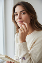 Φόρτωσε την φωτογραφία στο Gallery viewer, Δαχτυλίδι ατσάλινο καμέο 13mm x 18mm, λευκή φιγούρα, ασημί, 0502261S