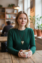 Φόρτωσε την φωτογραφία στο Gallery viewer, Κολιέ καρδιά ατσάλινη με σχέδιο, σε ασημί - κίτρινο χρυσό, 0802268