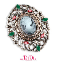 Φόρτωσε την φωτογραφία στο Gallery viewer, Καρφίτσα Καμέο (Cameo) ρετρό, μπρονζέ με στρας και πράσινες - γκρενά, ακριλικές πέτρες, 2910252