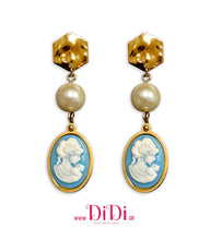 Φόρτωσε την φωτογραφία στο Gallery viewer, Σκουλαρίκια ατσάλινα καμέο (Cameo) γαλάζιο με γυάλινη πέρλα, 18mm x 13mm, σε κίτρινο χρυσό, 2910254