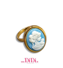 Φόρτωσε την φωτογραφία στο Gallery viewer, Δαχτυλίδι ατσάλινο καμέο 13mm x 18mm, λευκή γυναικεία φιγούρα σε γαλάζιο φόντο, κίτρινο χρυσό, 1301251