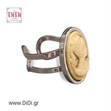 Φόρτωσε την φωτογραφία στο Gallery viewer, Δαχτυλίδι ατσάλινο καμέο 13mm x 18mm, μπεζ γυναικεία φιγούρα, ασημί, 04112510S