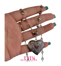 Φόρτωσε την φωτογραφία στο Gallery viewer, Κολιέ ατσάλινο μενταγιόν, καρδιά ασημί με ανάγλυφη καρδιά και αλυσίδα με καρδιές, 1612251