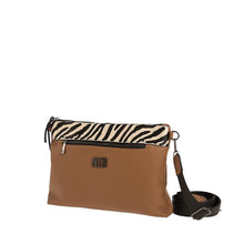 Φόρτωσε την φωτογραφία στο Gallery viewer, Τσάντα ώμου και χιαστί με ζεβρέ λεπτομέρεια, κάμελ, 24263