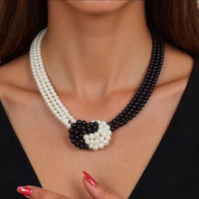 Φόρτωσε την φωτογραφία στο Gallery viewer, Κολιέ με πέρλες άσπρο- μαύρο 6mm, σε κίτρινο χρυσό, 1911251